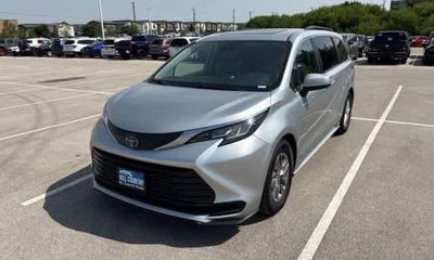 2021 Toyota Sienna LE Plus Package