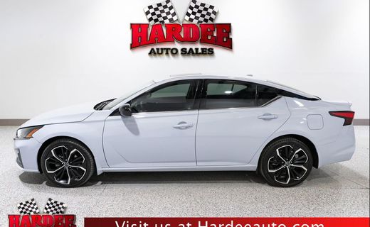 2023 Nissan Altima SR