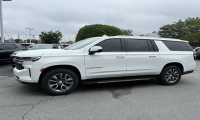 2023 Chevrolet Suburban LS
