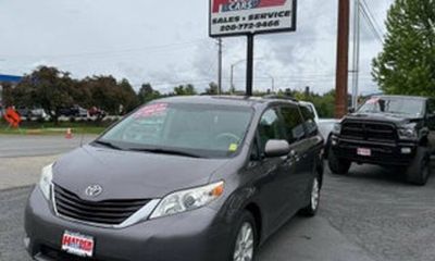 2014 Toyota Sienna LE 7 Passenger
