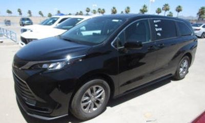 2025 Toyota Sienna LE