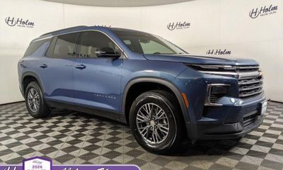 2025 Chevrolet Traverse LT