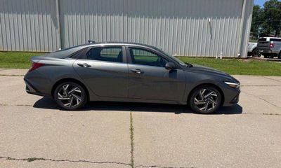 2024 Hyundai Elantra Limited