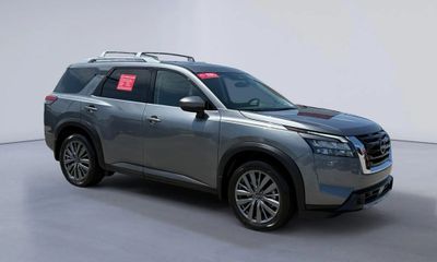 2025 Nissan Pathfinder SL