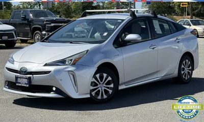 2019 Toyota Prius LE XLE