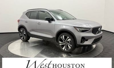 2026 Volvo XC40 Ultra Dark