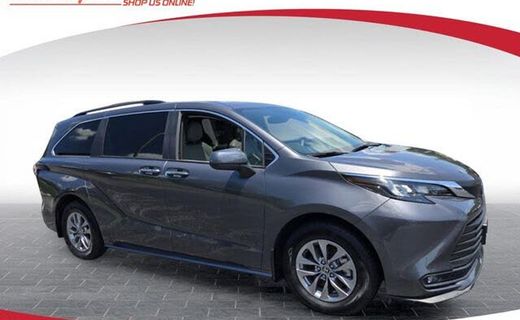 2025 Toyota Sienna XLE
