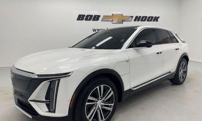 2024 Cadillac Lyriq LUX 2