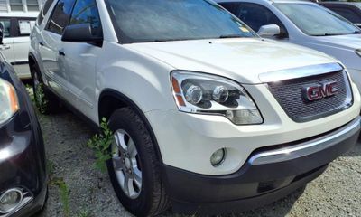2011 GMC Acadia SLE 2