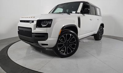 2026 Land Rover Defender Octa Black