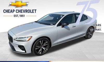 2024 Volvo S60 Plus Dark