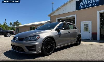 2016 Volkswagen Golf R Base W DCC