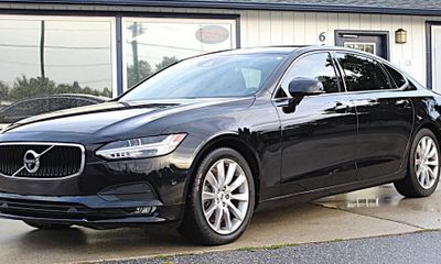 2018 Volvo S90 Momentum