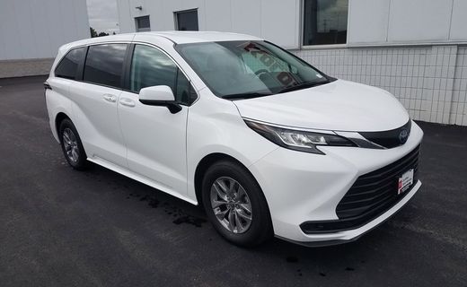 2022 Toyota Sienna LE