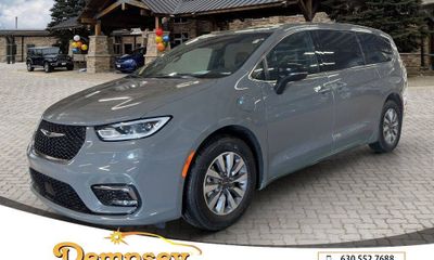 2025 Chrysler Pacifica Select