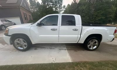 2008 Mitsubishi Raider LS