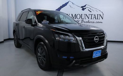 2024 Nissan Pathfinder SV