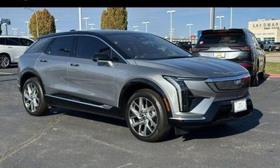 2025 Cadillac Optiq Luxury 1