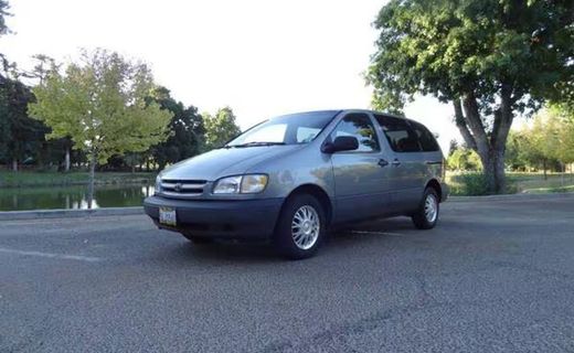 2000 Toyota Sienna CE