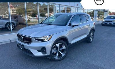 2025 Volvo XC40 Plus Bright