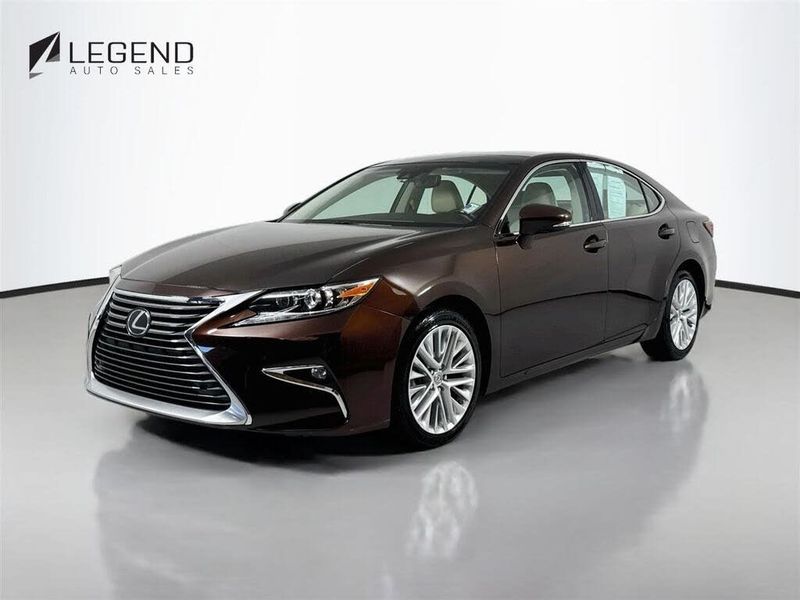 2017 Lexus ES — a typically priced live listing