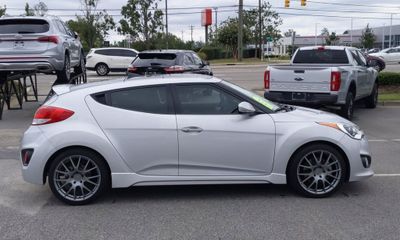 2014 Hyundai Veloster GLS 1 6