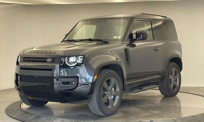 2025 Land Rover Defender 90 X Dynamic