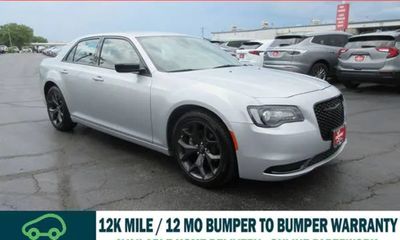 2023 Chrysler 300 Touring