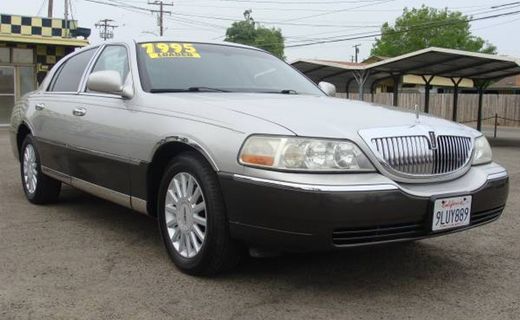 2005 Lincoln Town CAR Signature