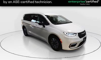 2024 Chrysler Pacifica Select