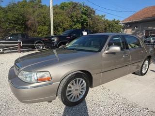 2003 Lincoln Town CAR Signature