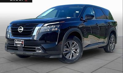 2025 Nissan Pathfinder S
