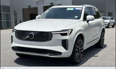 2026 Volvo XC90 Plus Bright