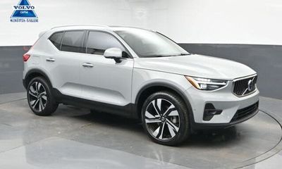 2024 Volvo XC40 Plus Bright