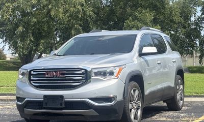 2017 GMC Acadia SLT 2