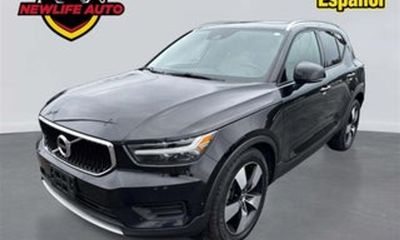 2019 Volvo XC40 Momentum