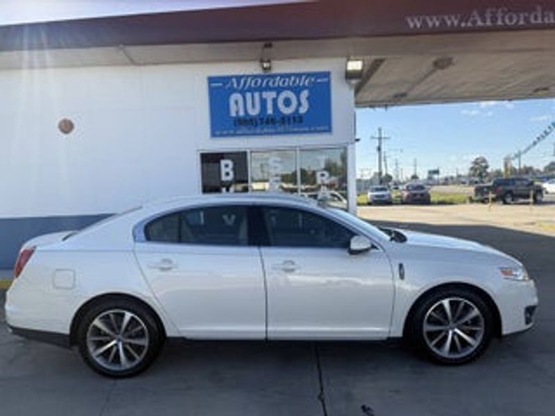 2011 Lincoln MKS — a typically priced live listing