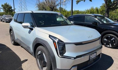 2024 Kia EV9 Light