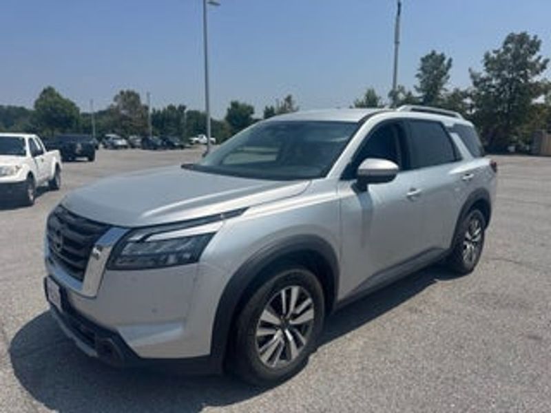 2025 Nissan Pathfinder — a typically priced live listing