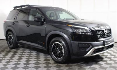 2025 Nissan Pathfinder SV