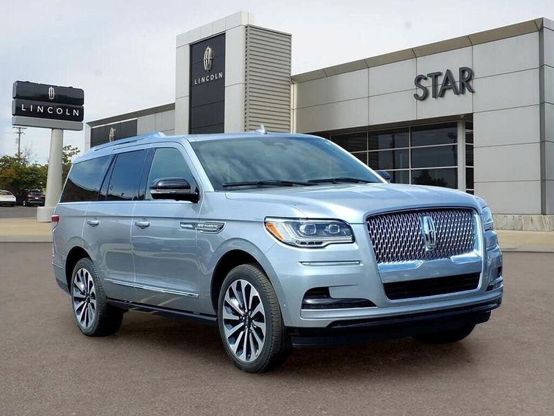2022 Lincoln Navigator — a typically priced live listing