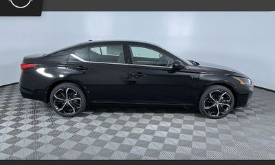 2025 Nissan Altima SR