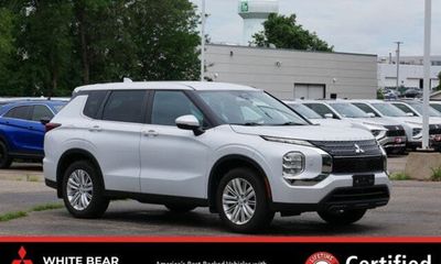 2023 Mitsubishi Outlander ES