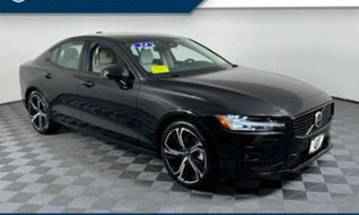 2023 Volvo S60 Plus Dark