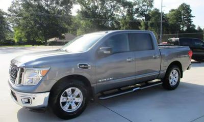 2017 Nissan Titan SV