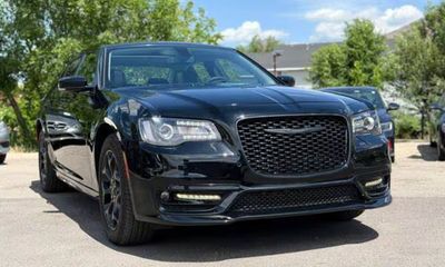 2023 Chrysler 300 Touring L