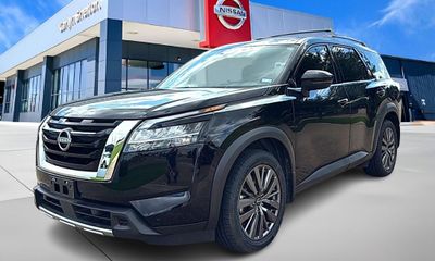 2024 Nissan Pathfinder SL