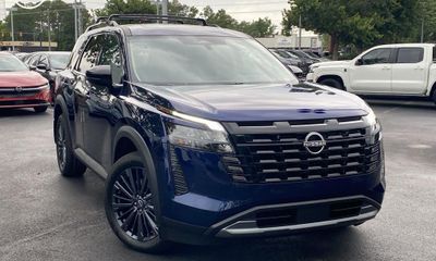 2026 Nissan Pathfinder SL
