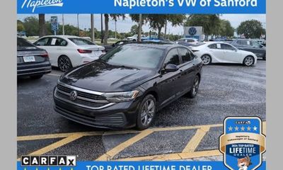 2023 Volkswagen Jetta SE W Sunroof