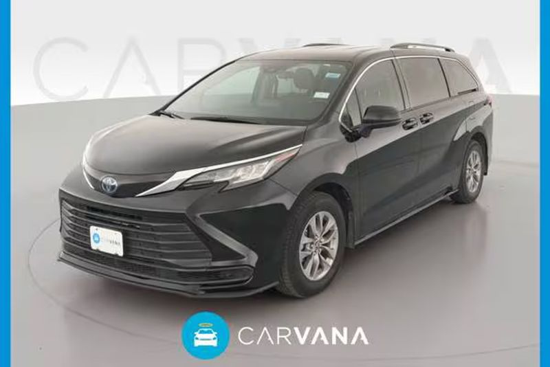 2022 Toyota Sienna — a typically priced live listing